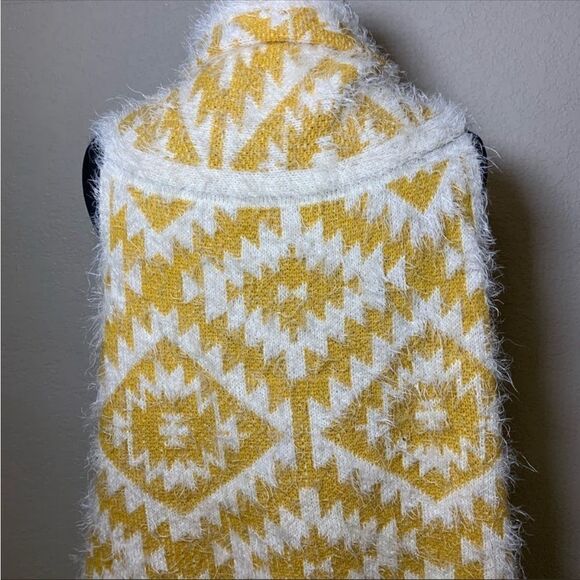 Yellow and white wrap sweater - Picture 5 of 11